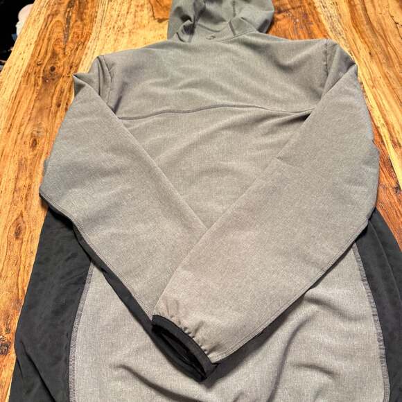 rabbit Zip & Zoom Hoodie Women's Jacket Color: Gray, Black Size large - Picture 4 of 6